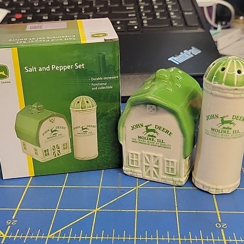 John Deere Barn & Silo Salt & Pepper Shaker Set 3" x 3.5